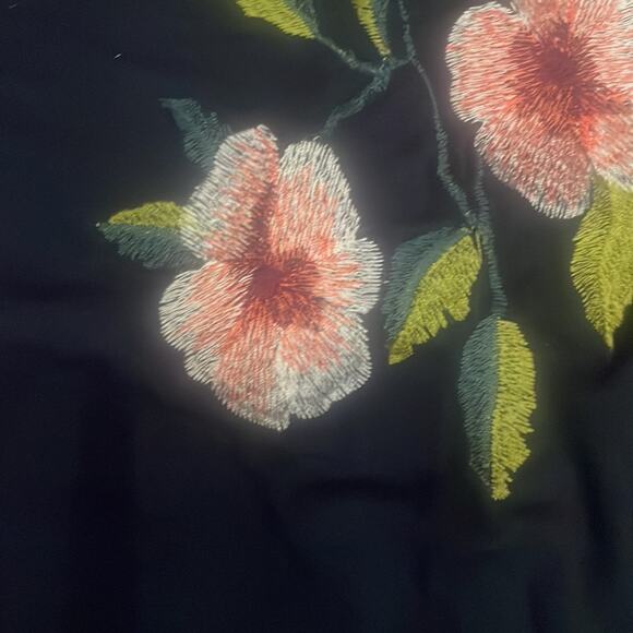 W5 navy blue top with floral embroidery size small - Picture 5 of 6